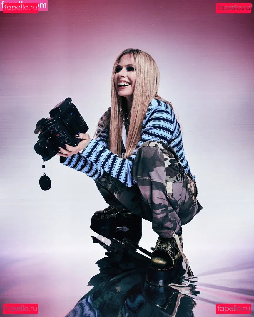 Avril Lavigne Onlyfans Photo Gallery 