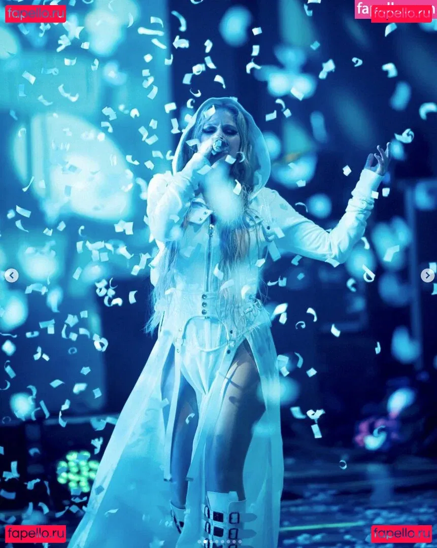 Avril Lavigne Onlyfans Photo Gallery 