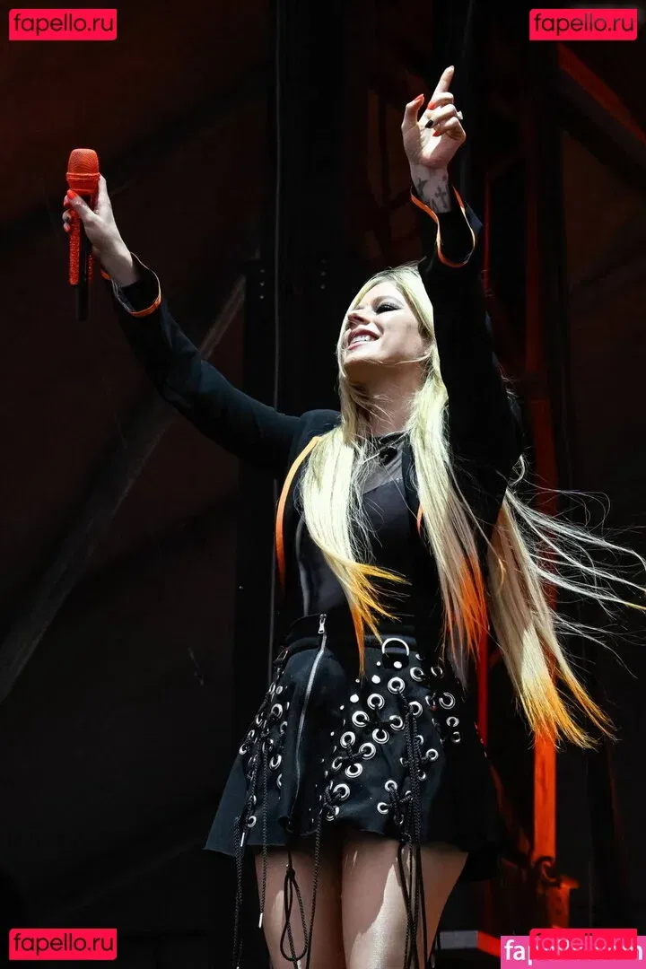Avril Lavigne Onlyfans Photo Gallery 