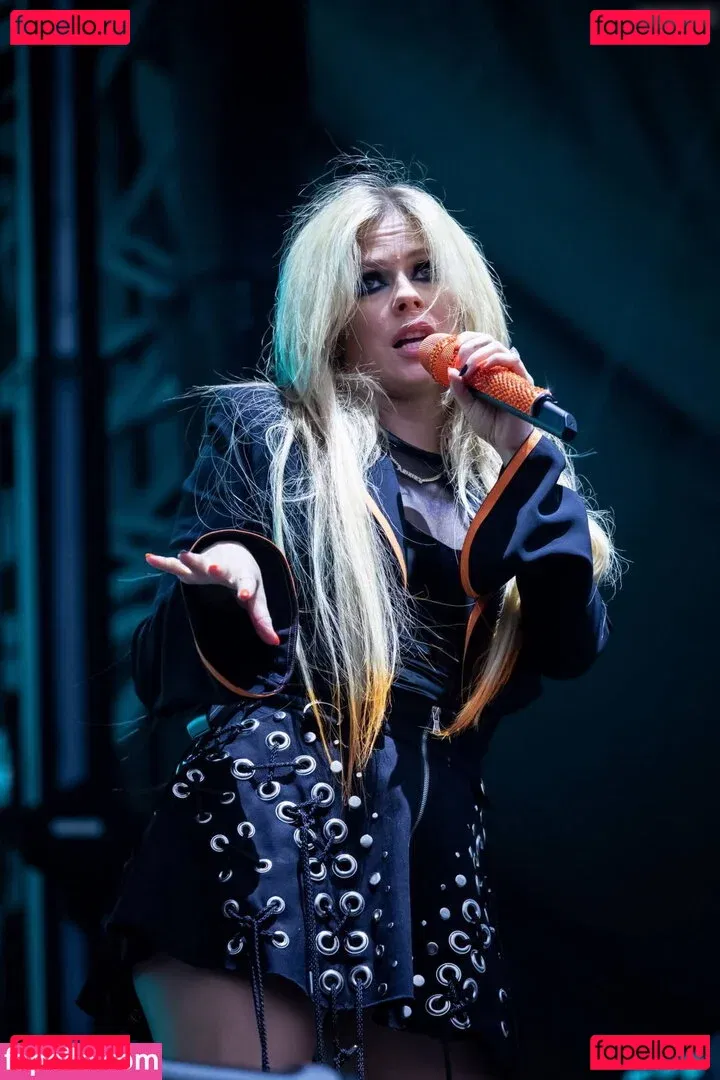 Avril Lavigne Onlyfans Photo Gallery 
