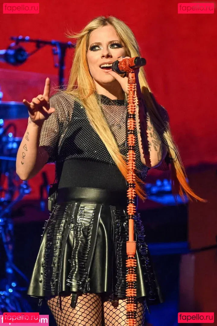 Avril Lavigne Onlyfans Photo Gallery 
