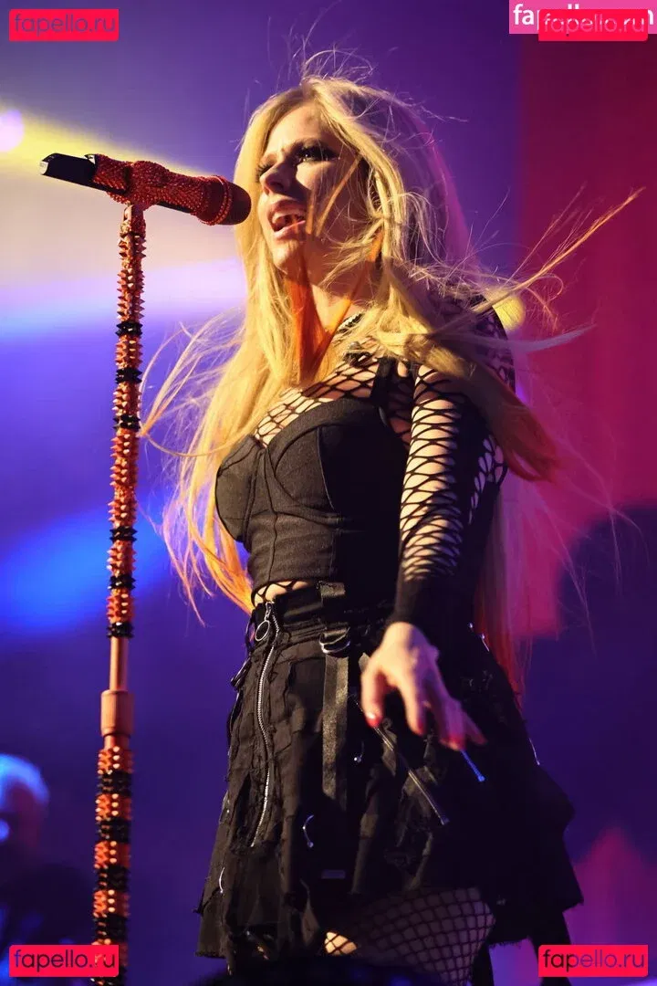 Avril Lavigne Onlyfans Photo Gallery 