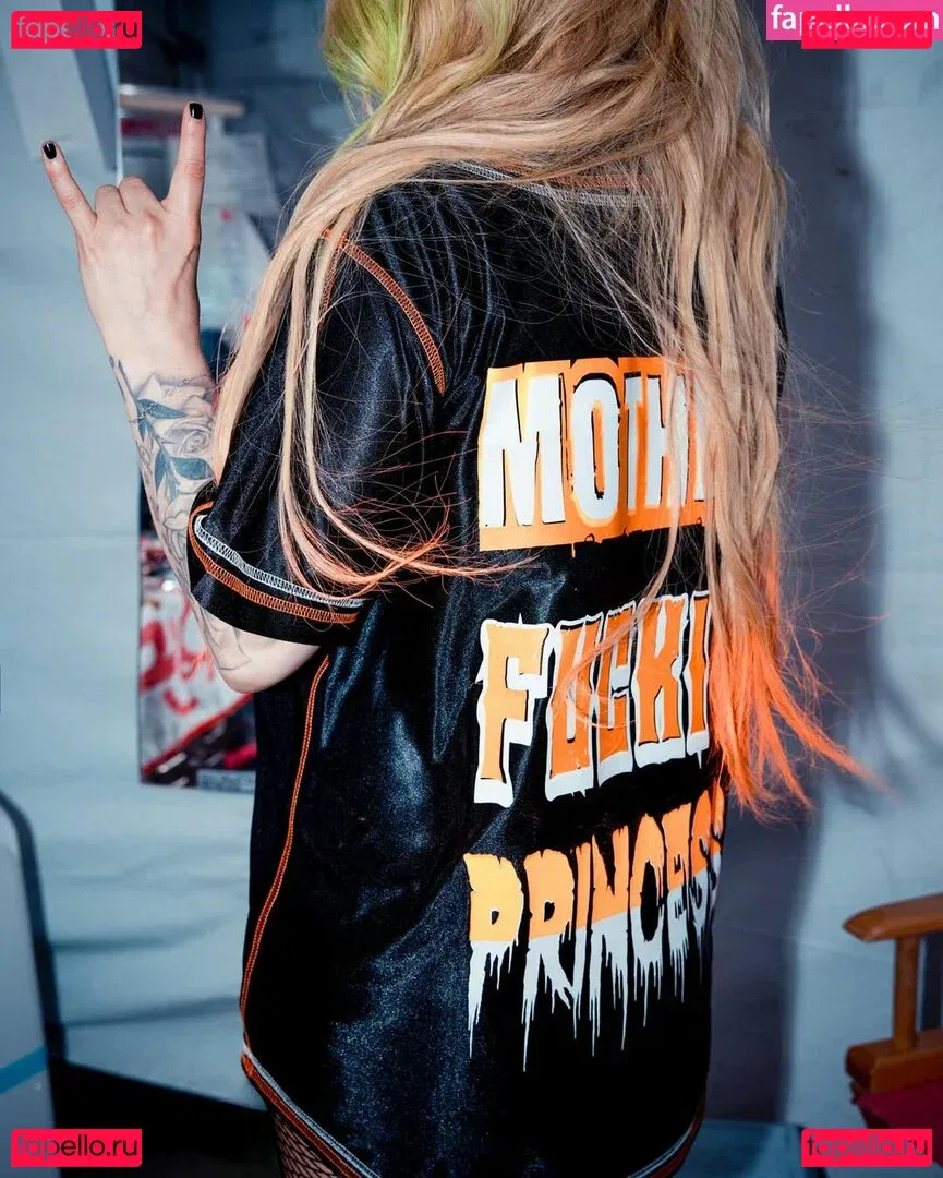 Avril Lavigne Onlyfans Photo Gallery 