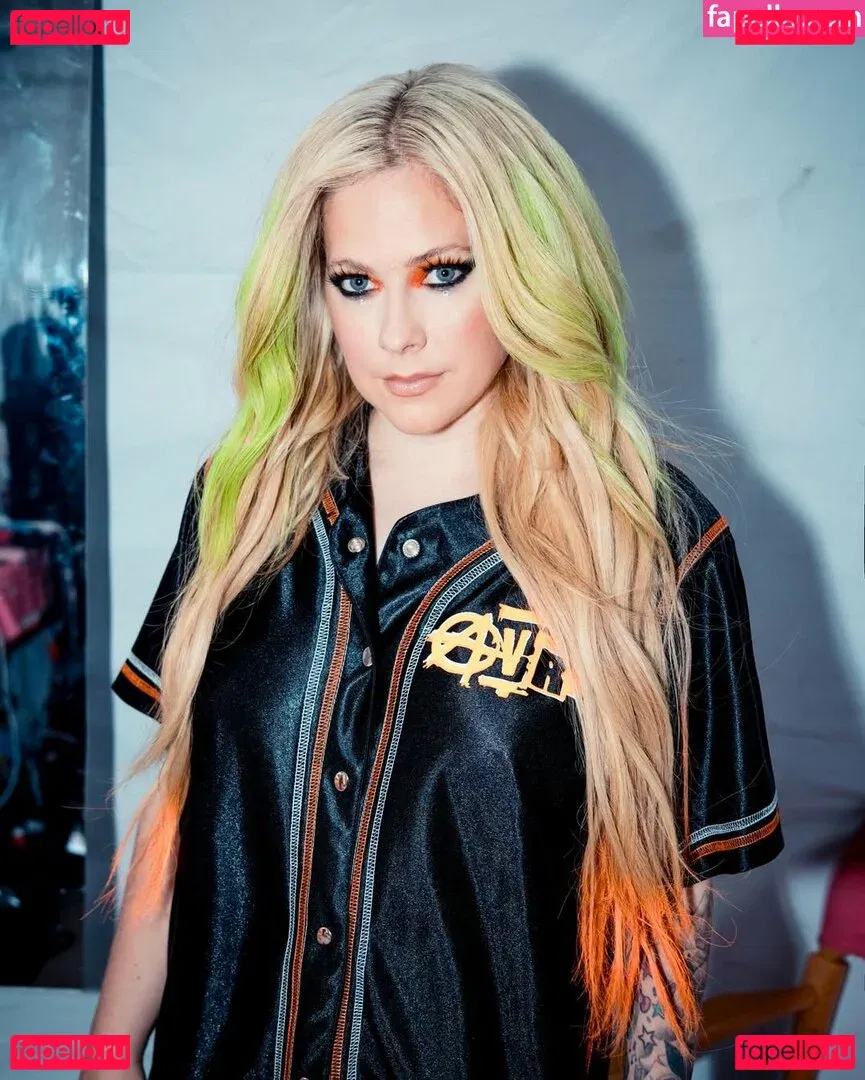 Avril Lavigne Onlyfans Photo Gallery 
