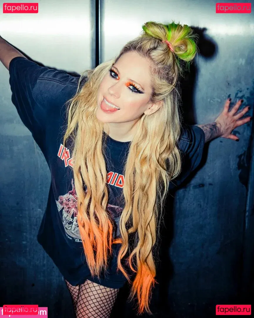 Avril Lavigne Onlyfans Photo Gallery 