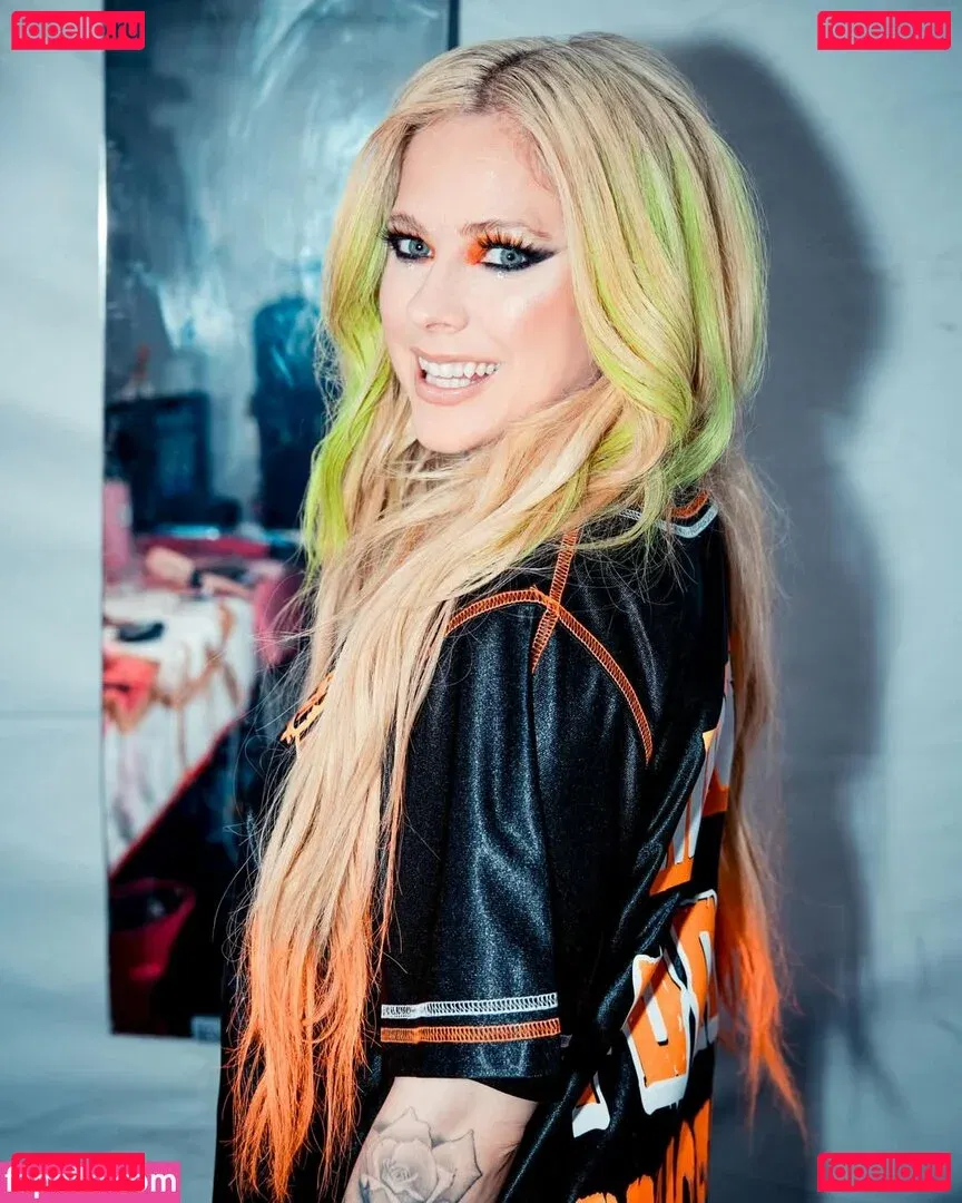 Avril Lavigne Onlyfans Photo Gallery 
