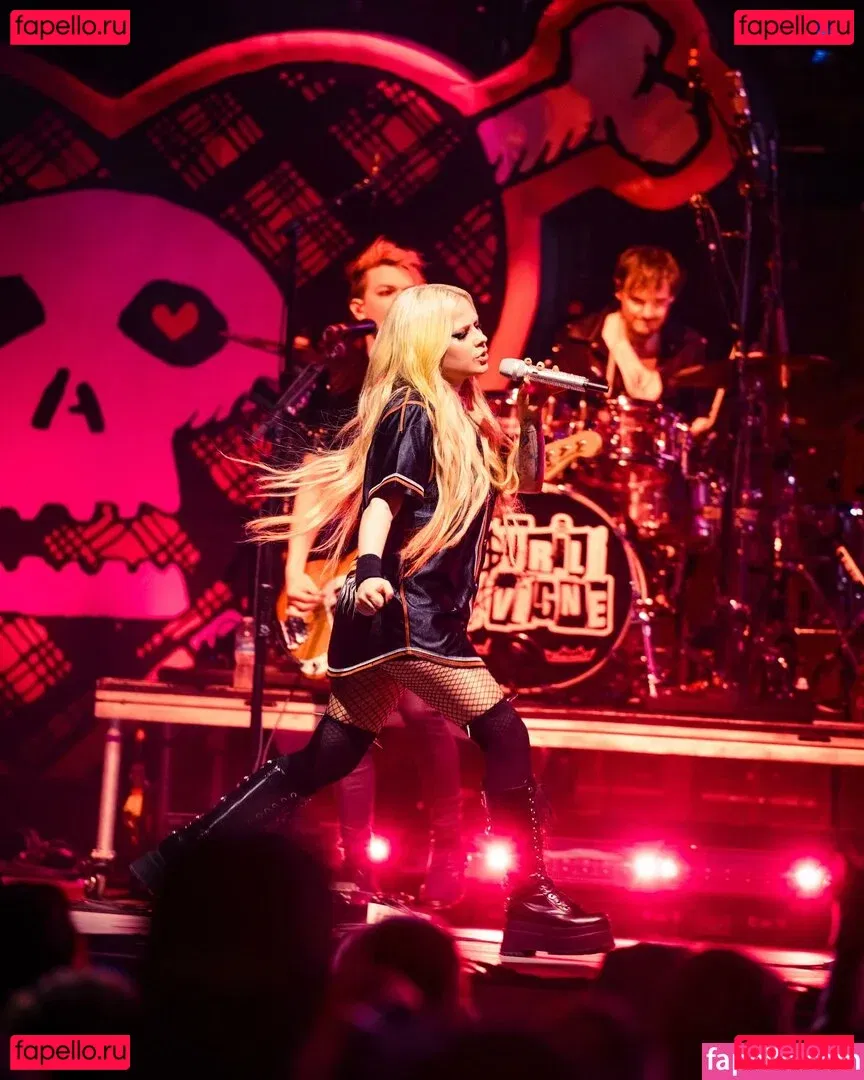 Avril Lavigne Onlyfans Photo Gallery 