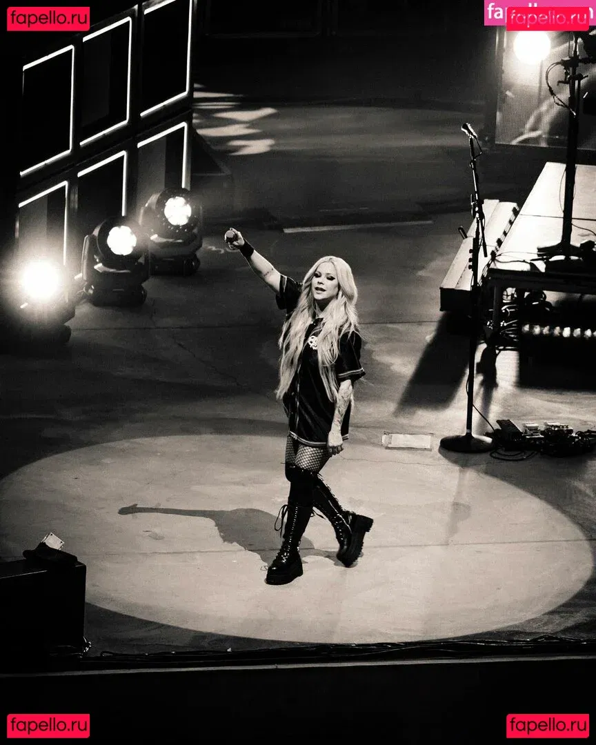 Avril Lavigne Onlyfans Photo Gallery 