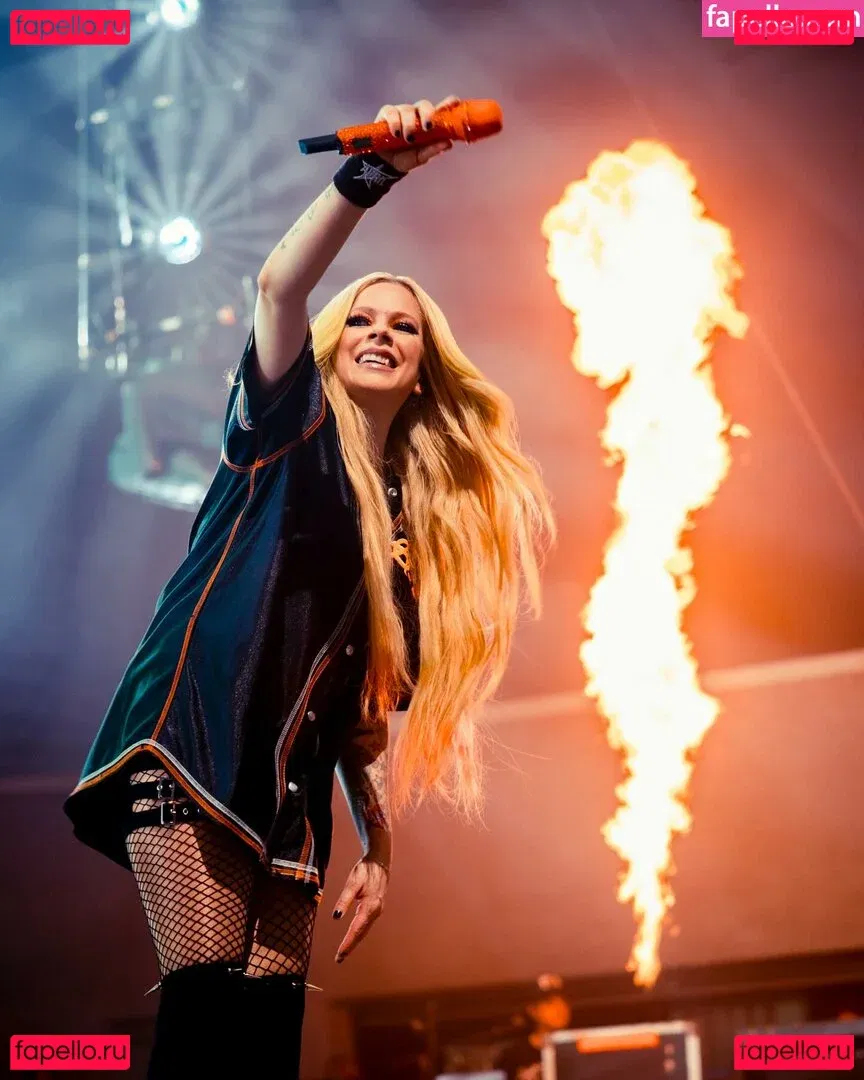 Avril Lavigne Onlyfans Photo Gallery 