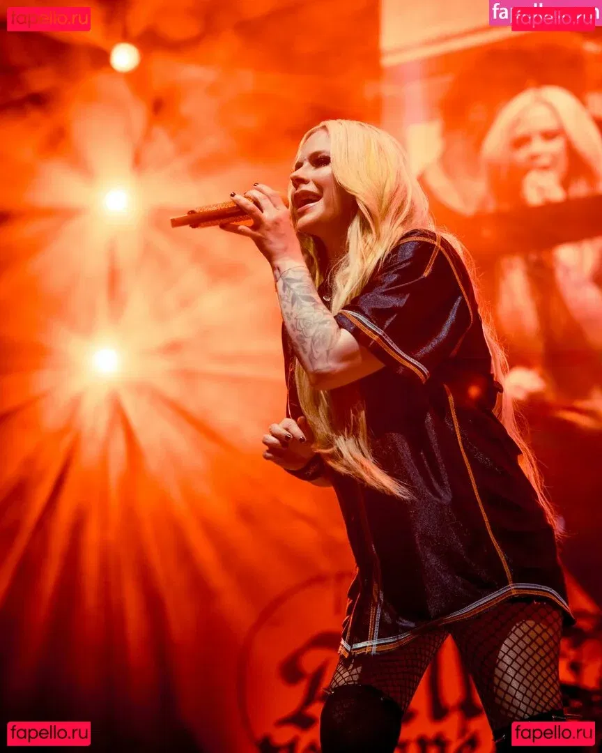 Avril Lavigne Onlyfans Photo Gallery 