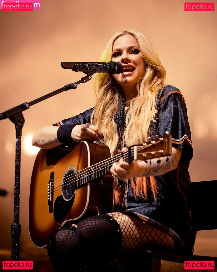 Avril Lavigne Onlyfans Photo Gallery 