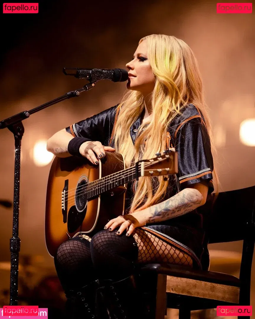 Avril Lavigne Onlyfans Photo Gallery 