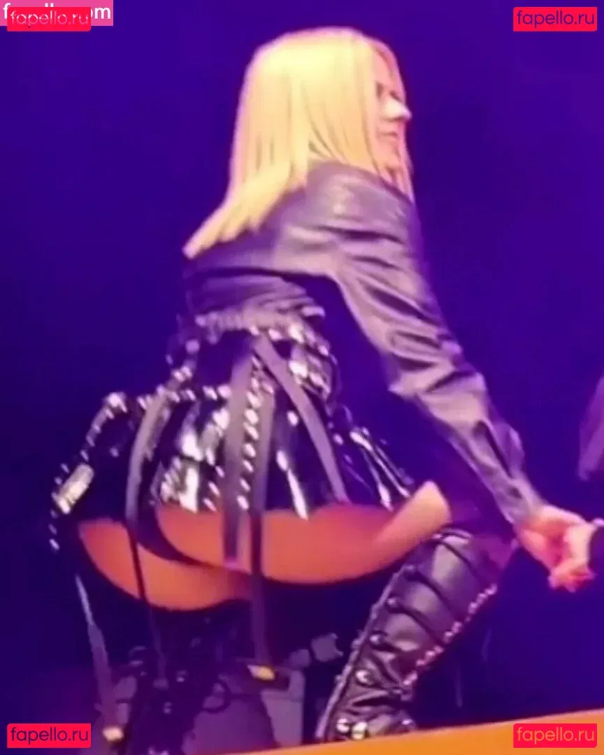 Avril Lavigne Onlyfans Photo Gallery 