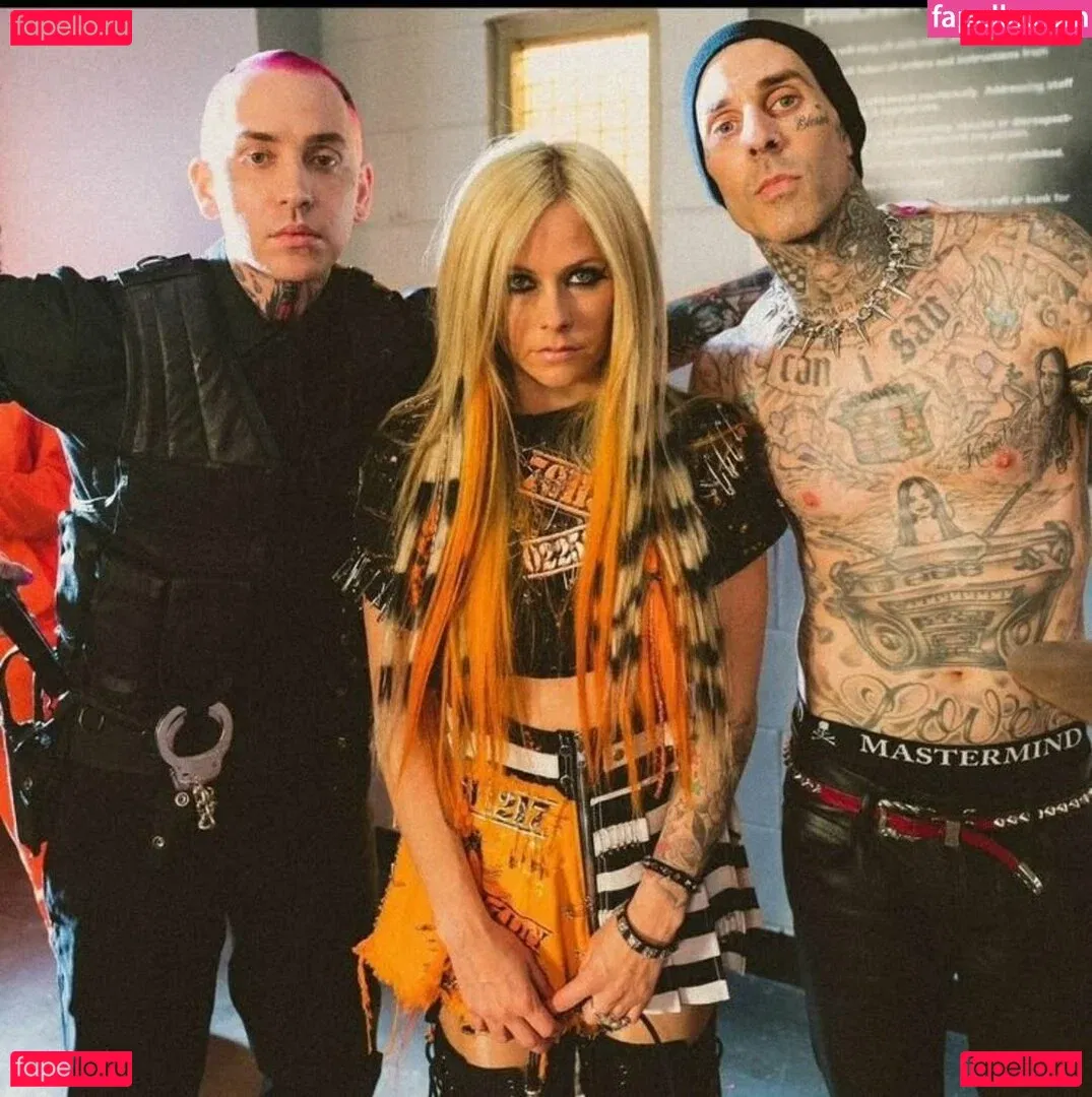 Avril Lavigne Onlyfans Photo Gallery 