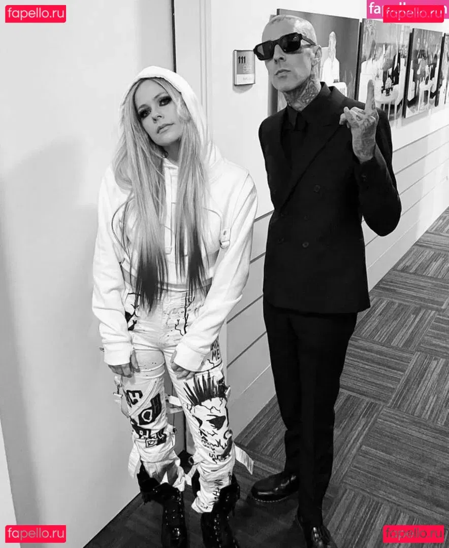 Avril Lavigne Onlyfans Photo Gallery 