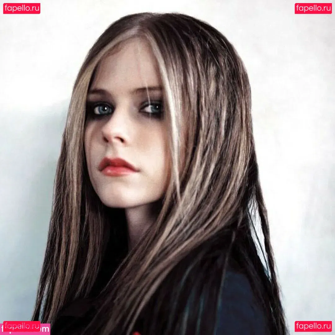 Avril Lavigne Onlyfans Photo Gallery 