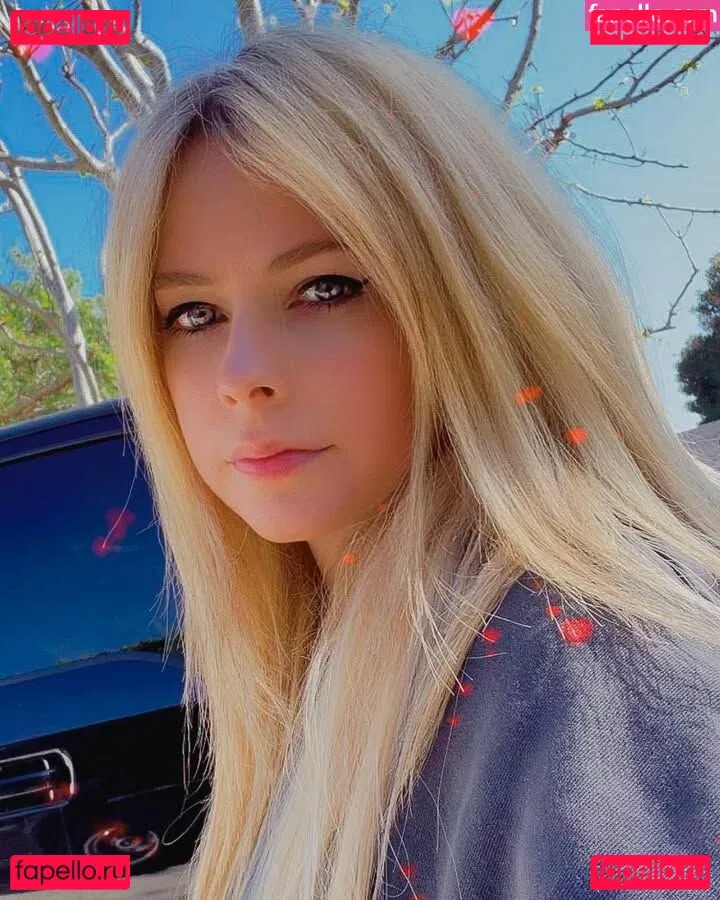 Avril Lavigne Onlyfans Photo Gallery 