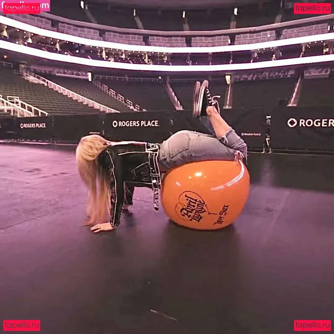 Avril Lavigne Onlyfans Photo Gallery 