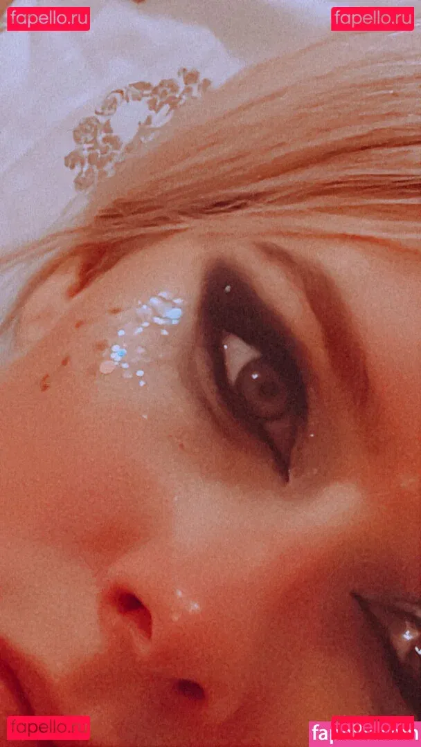 Avril Lavigne Onlyfans Photo Gallery 