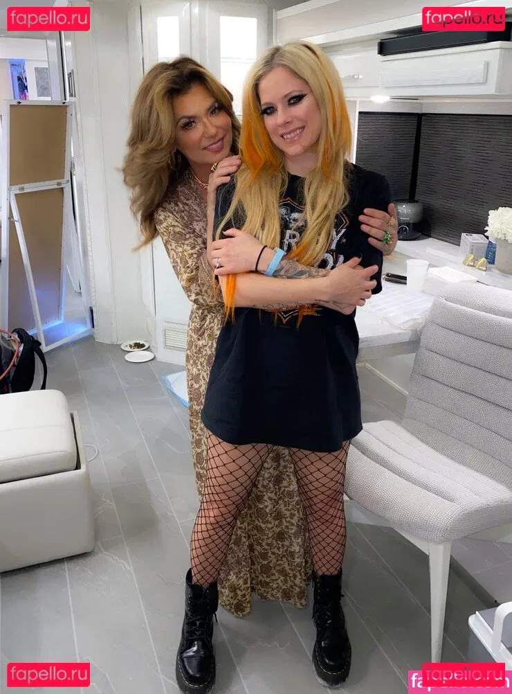 Avril Lavigne Onlyfans Photo Gallery 