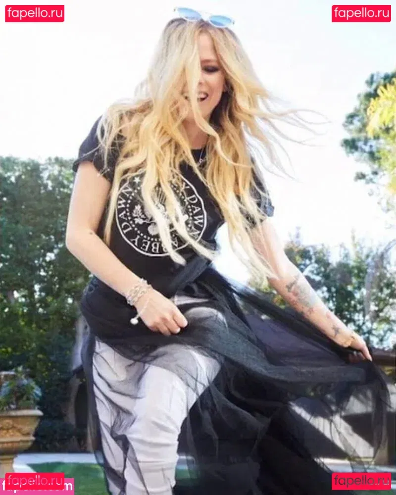 Avril Lavigne Onlyfans Photo Gallery 