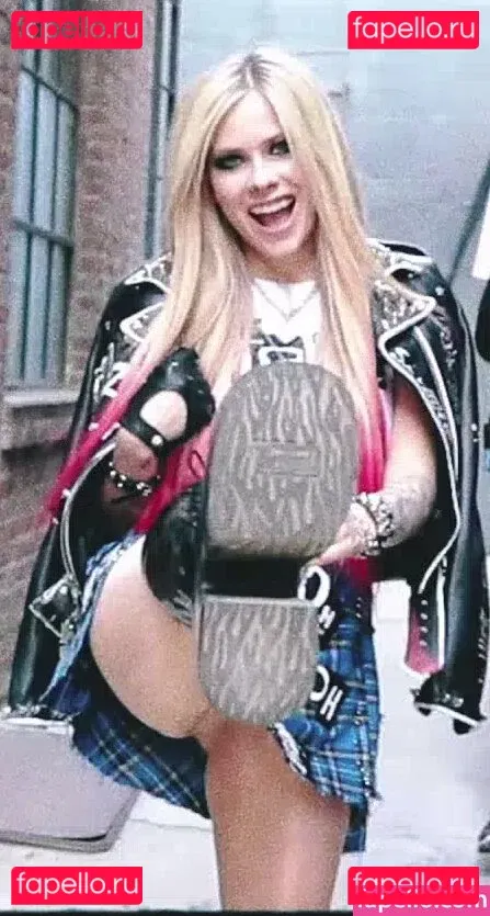 Avril Lavigne Onlyfans Photo Gallery 