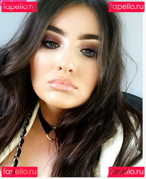 Emily T / emilyskitchen818 / emilyt07 Onlyfans Photo Gallery 