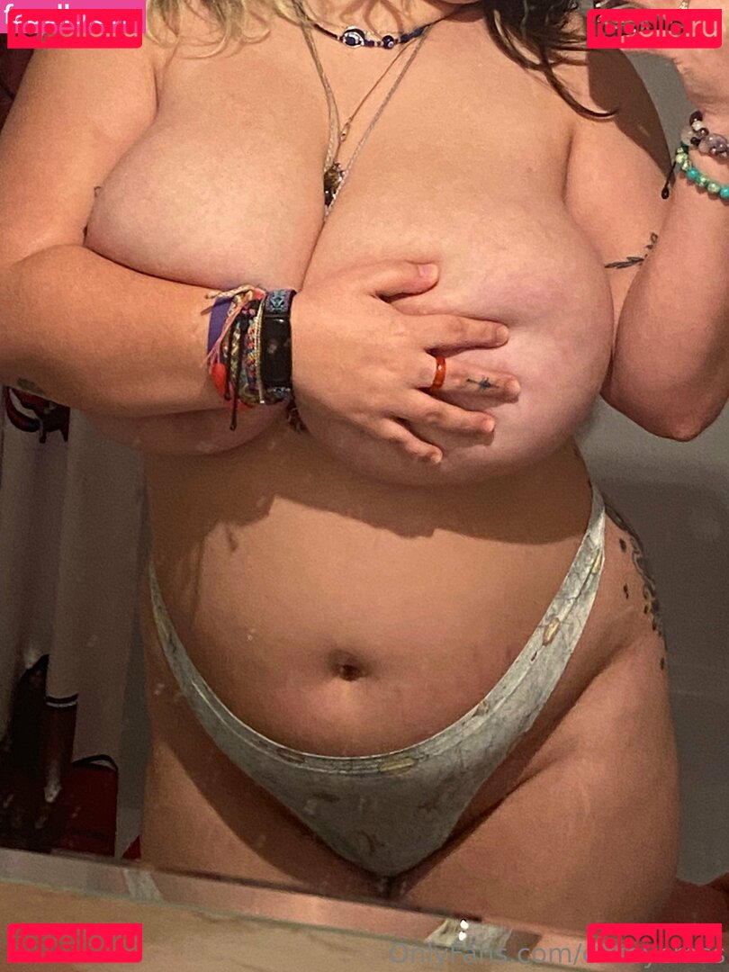 awkwardcasey / caseycmss Nude Onlyfans Photo 12