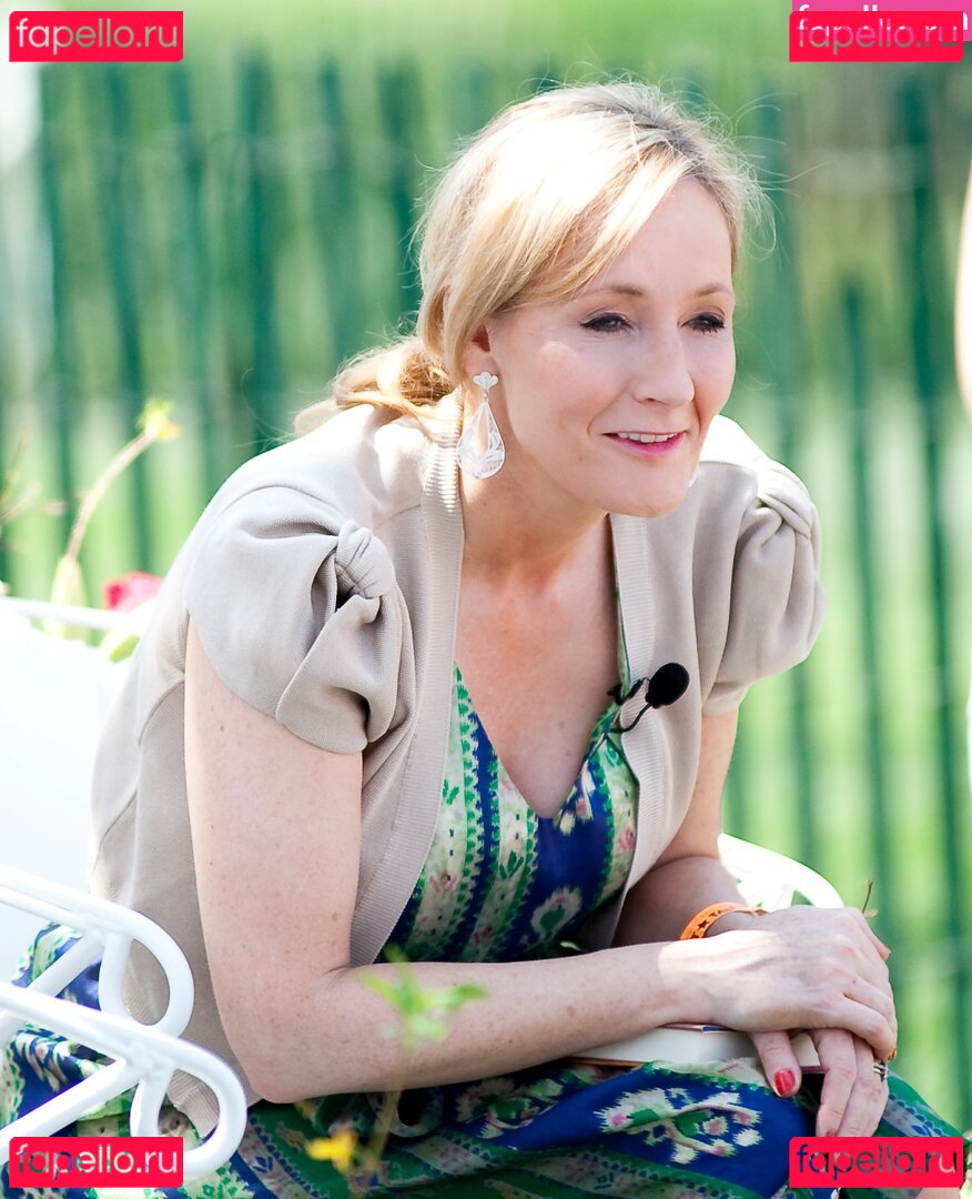 Joanne K Rowling Nude Onlyfans Photo 13