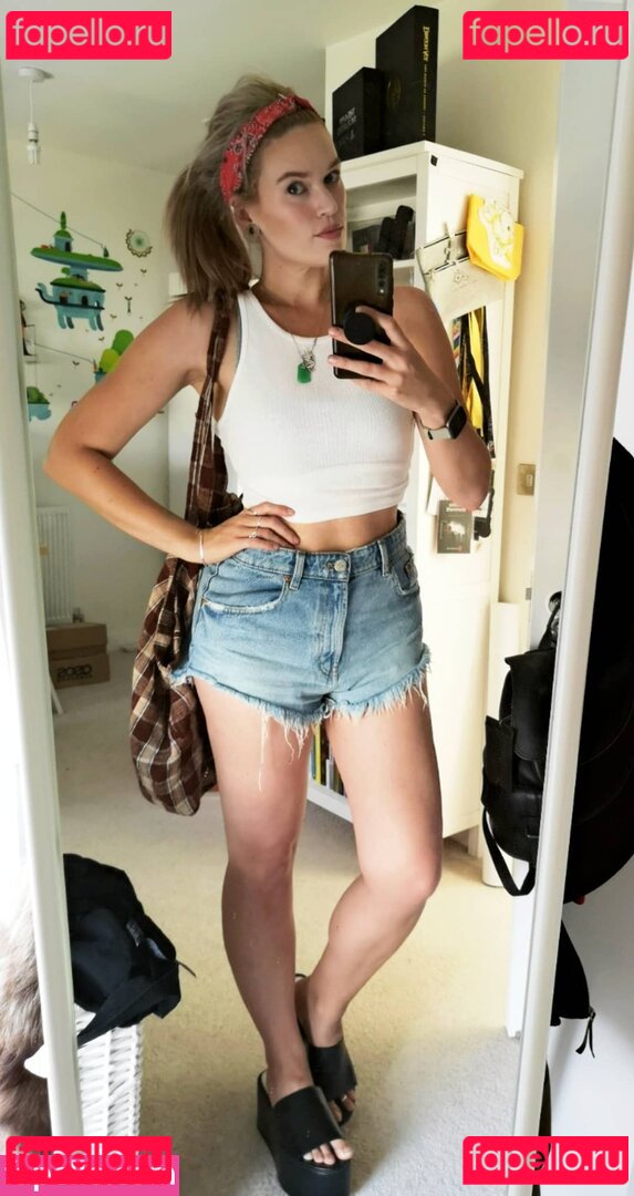 Hollie Bennett / pheonixb / tshaileybennett