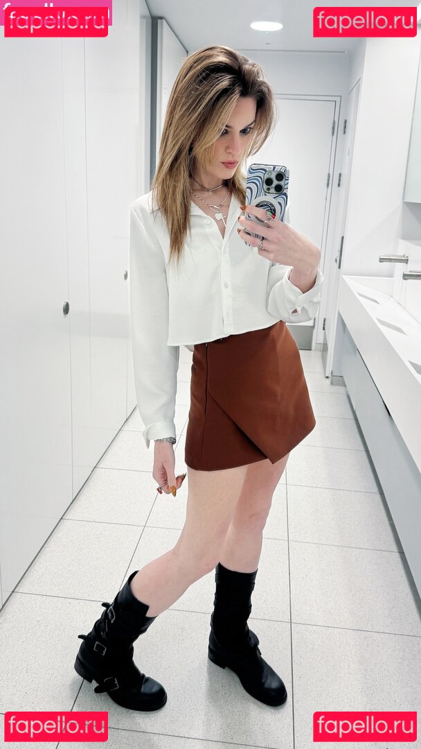 Hollie Bennett / pheonixb / tshaileybennett Onlyfans Photo Gallery 