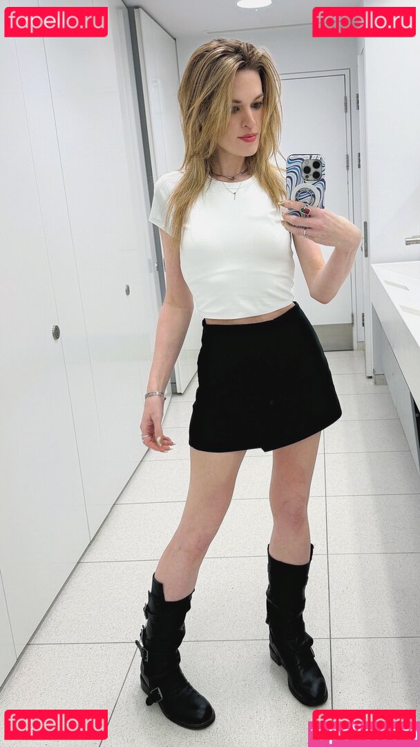 Hollie Bennett / pheonixb / tshaileybennett Onlyfans Photo Gallery 