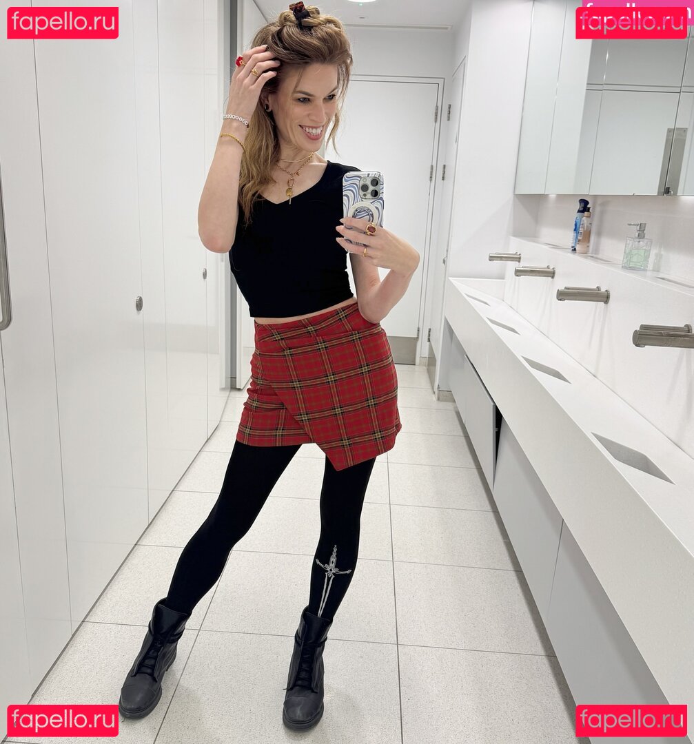 Hollie Bennett / pheonixb / tshaileybennett Onlyfans Photo Gallery 