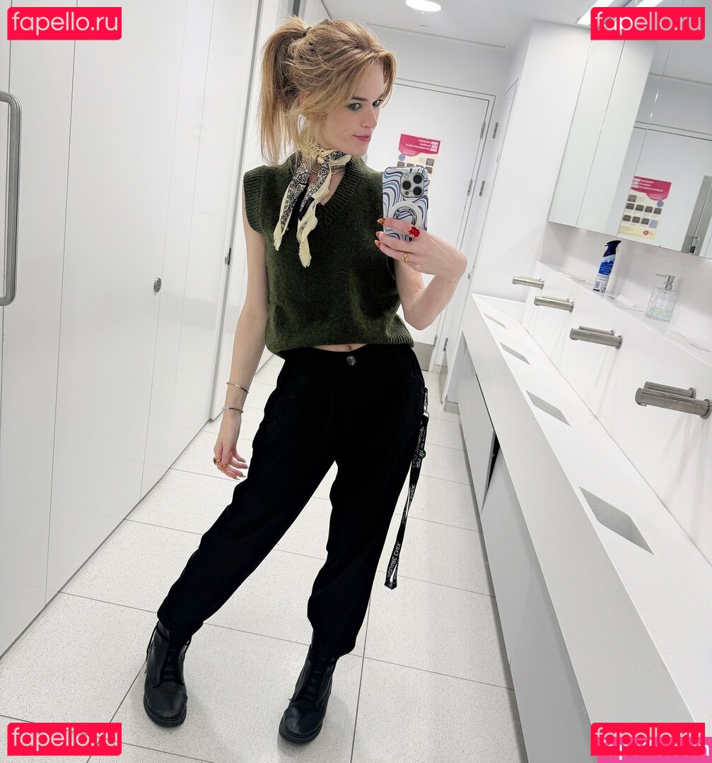 Hollie Bennett / pheonixb / tshaileybennett Onlyfans Photo Gallery 