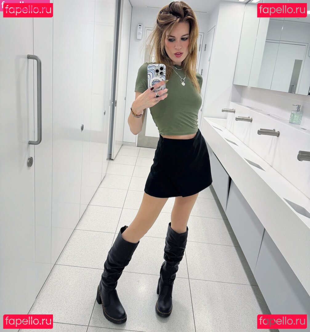 Hollie Bennett / pheonixb / tshaileybennett Onlyfans Photo Gallery 