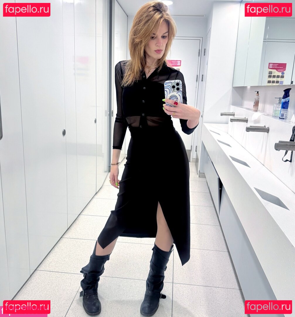 Hollie Bennett / pheonixb / tshaileybennett Onlyfans Photo Gallery 