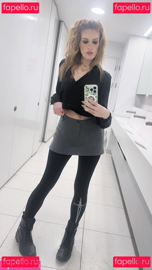 Hollie Bennett / pheonixb / tshaileybennett Onlyfans Photo Gallery 