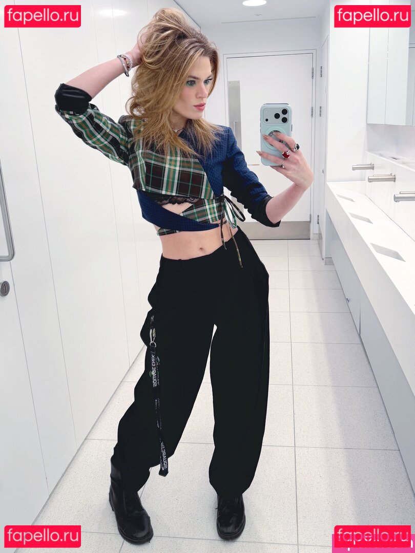 Hollie Bennett / pheonixb / tshaileybennett Onlyfans Photo Gallery 