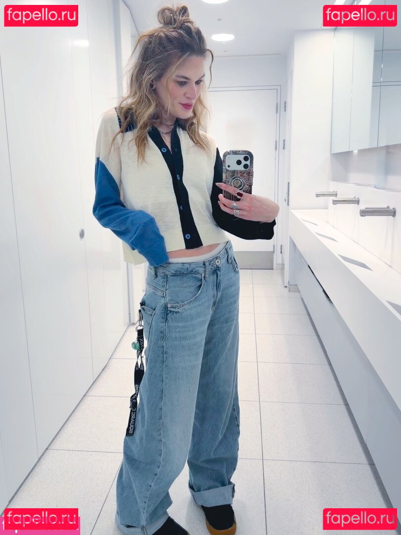 Hollie Bennett / pheonixb / tshaileybennett Onlyfans Photo Gallery 