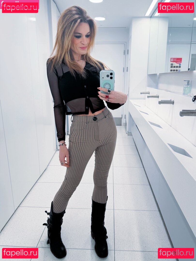 Hollie Bennett / pheonixb / tshaileybennett Onlyfans Photo Gallery 