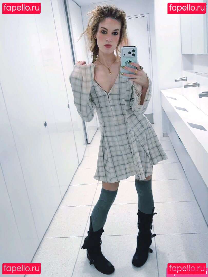 Hollie Bennett / pheonixb / tshaileybennett Onlyfans Photo Gallery 