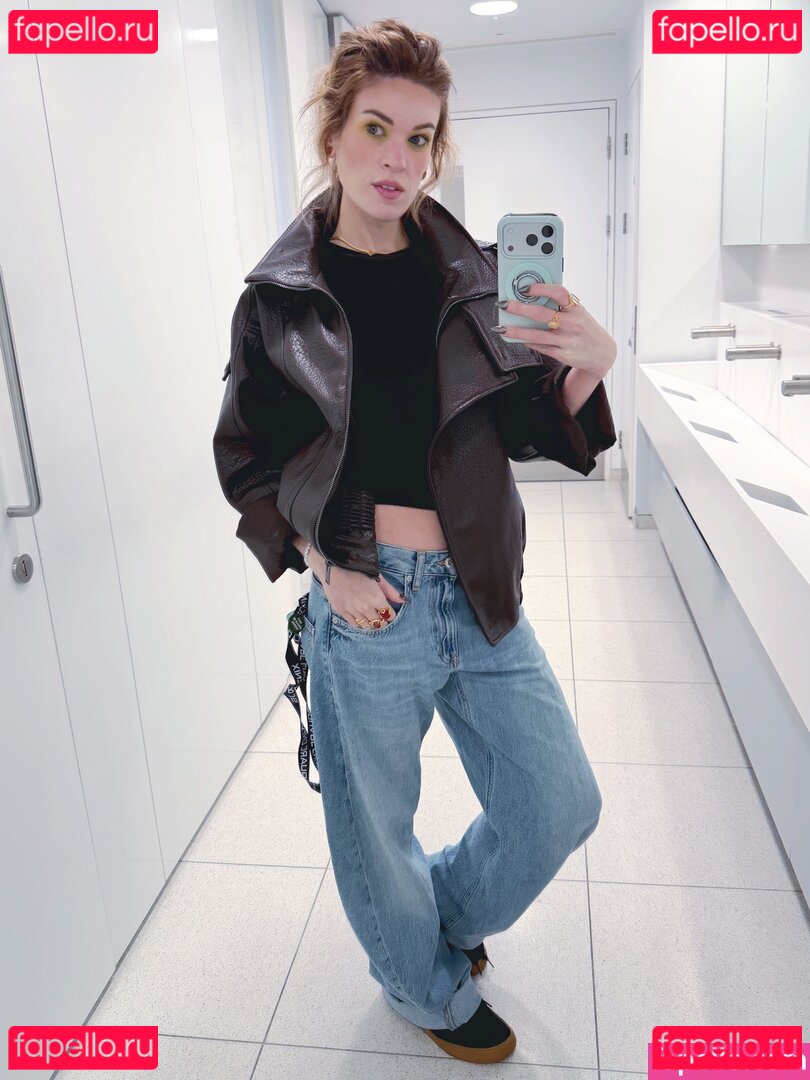 Hollie Bennett / pheonixb / tshaileybennett Onlyfans Photo Gallery 