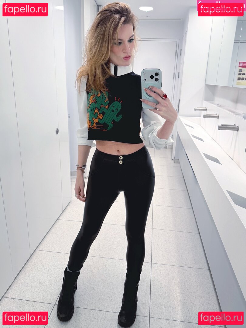 Hollie Bennett / pheonixb / tshaileybennett Onlyfans Photo Gallery 