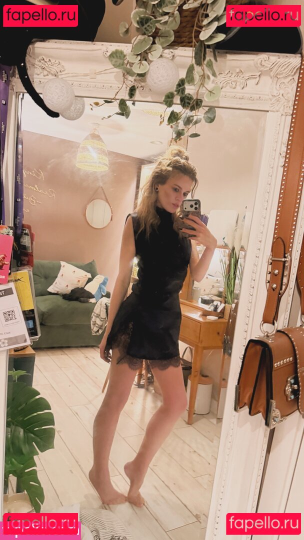 Hollie Bennett / pheonixb / tshaileybennett Onlyfans Photo Gallery 