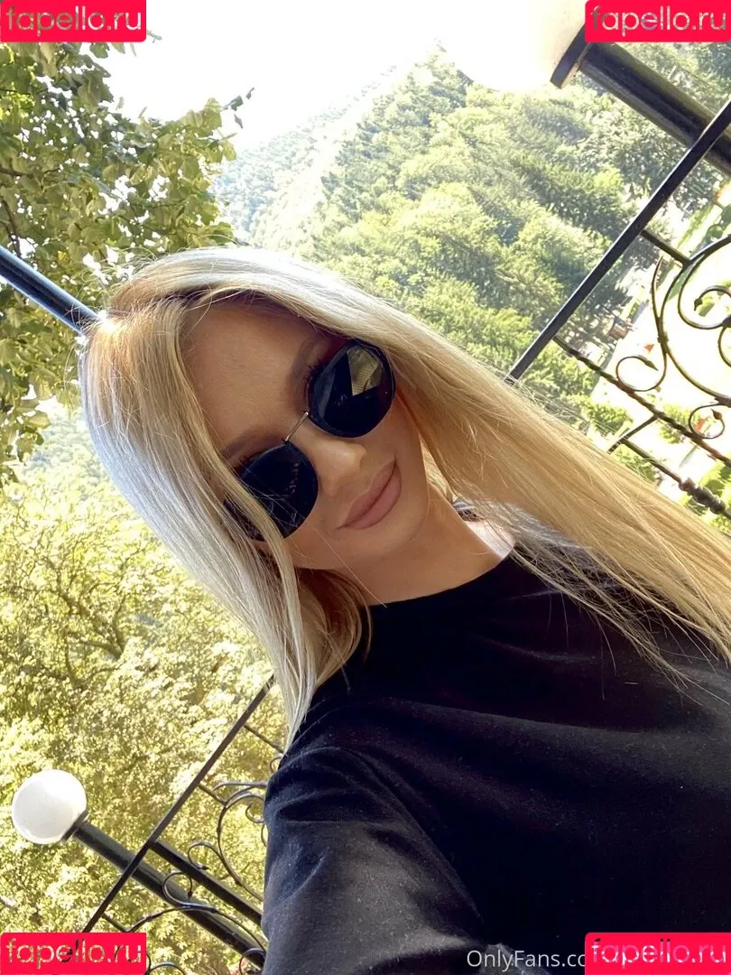 Yveline Onlyfans Photo Gallery 