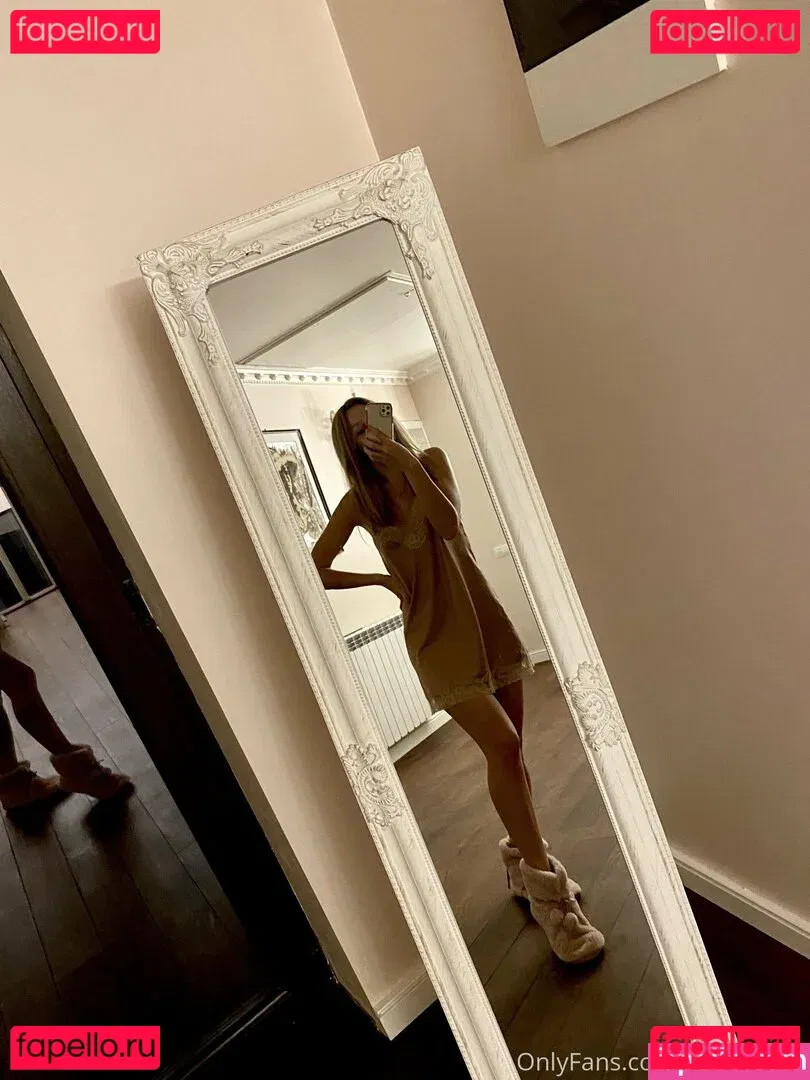 Yveline Onlyfans Photo Gallery 