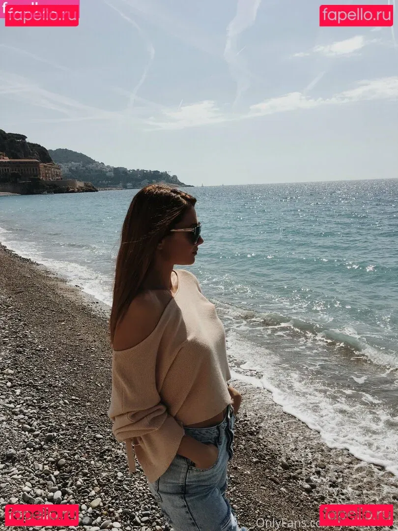 Yveline Onlyfans Photo Gallery 