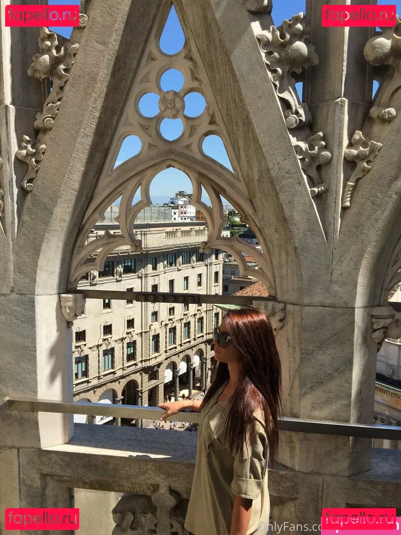 Yveline Onlyfans Photo Gallery 