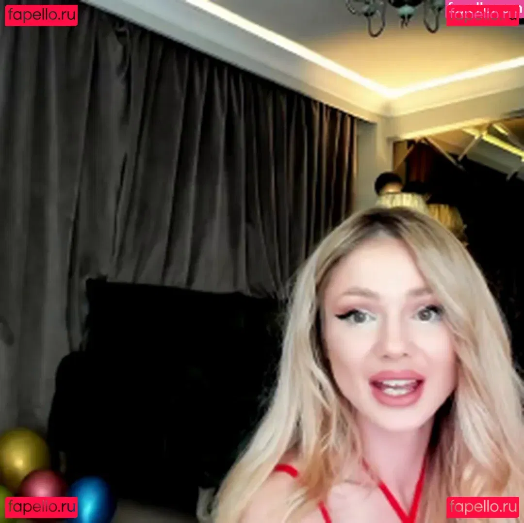 Yveline Onlyfans Photo Gallery 