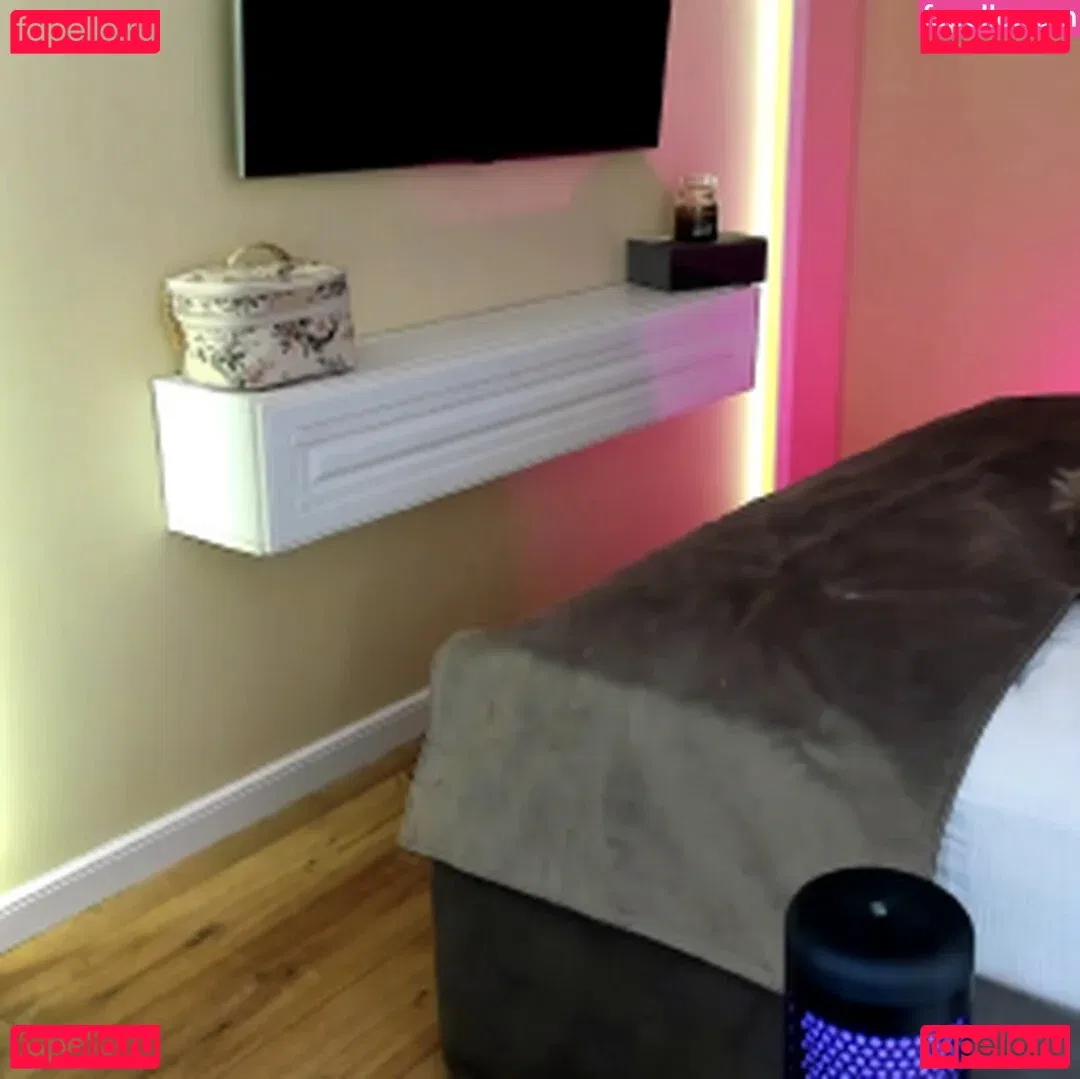 Yveline Onlyfans Photo Gallery 